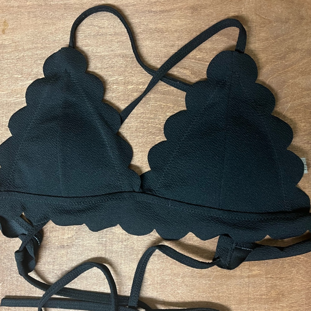 Scalloped edge bikini top, large